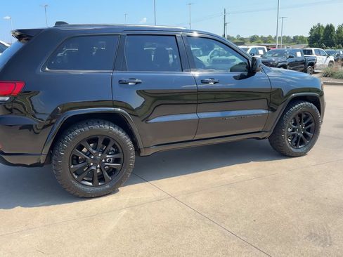 Used 2022 Jeep Grand Cherokee Laredo X RWD image 8