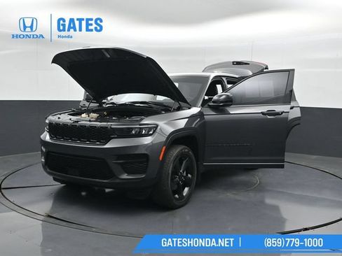 Used 2024 Jeep Grand Cherokee Altitude AWD/4WD image 59