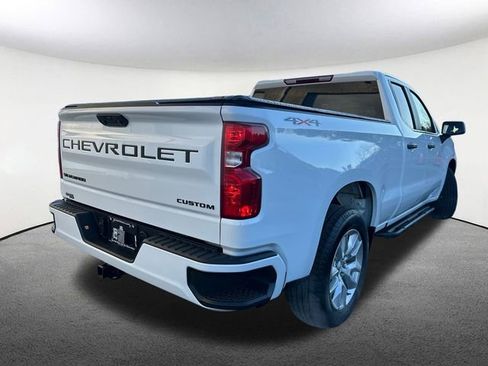 Used 2023 Chevrolet Silverado 1500 Custom image 17