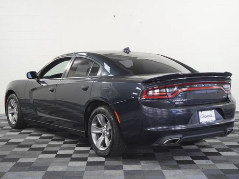 Used 2016 Dodge Charger SXT RWD image 3