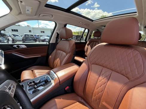 Used 2022 BMW X7 xDrive40i w/ Premium Package image 15