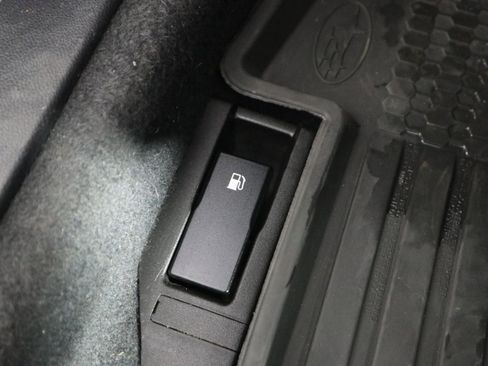 Used 2019 Subaru Crosstrek 2.0i Premium w/ Eyesight System image 30