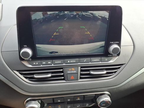 Used 2025 Nissan Altima 2.5 S image 12