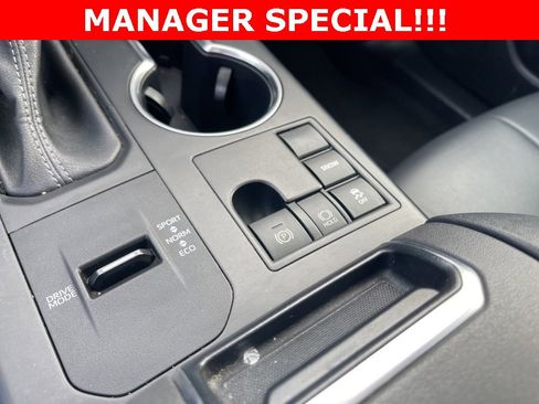 Used 2023 Toyota Highlander XLE image 29