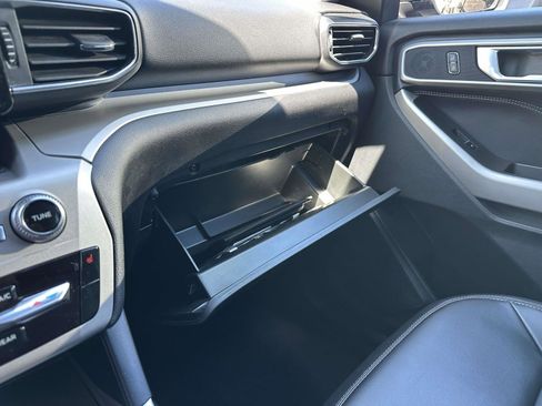 Certified 2022 Ford Explorer XLT w/ Equipment Group 202A AWD/4WD image 19