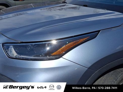 Used 2021 Toyota Highlander XLE image 11