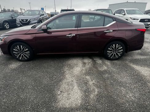 Used 2024 Nissan Altima 2.5 SV w/ SV Premium Package image 2