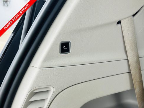 Used 2023 Chrysler Pacifica Limited image 13