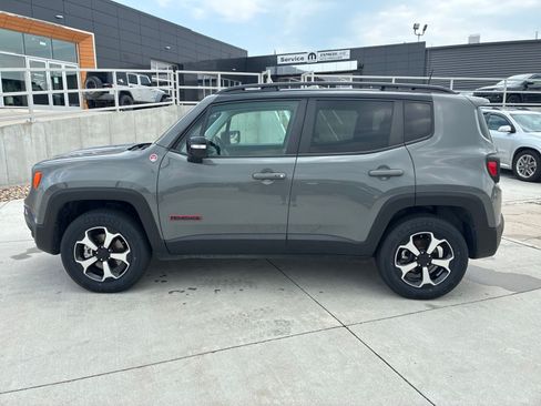 Used 2022 Jeep Renegade Trailhawk AWD/4WD image 2