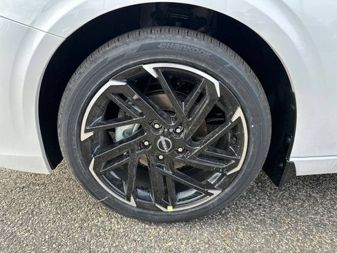 New 2026 Nissan Sentra SR w/ SR Premium Package FWD image 10