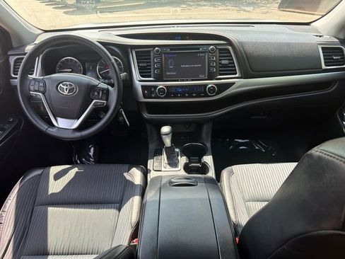 Used 2016 Toyota Highlander Plus AWD/4WD image 22