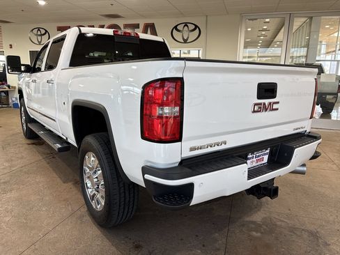 Used 2016 GMC Sierra 2500 Denali w/ Duramax Plus Package AWD/4WD image 8