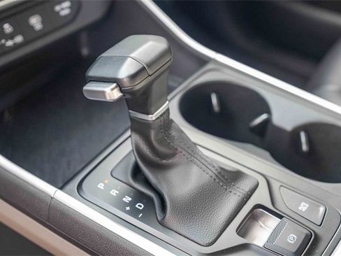 Used 2025 Kia Carnival image 20