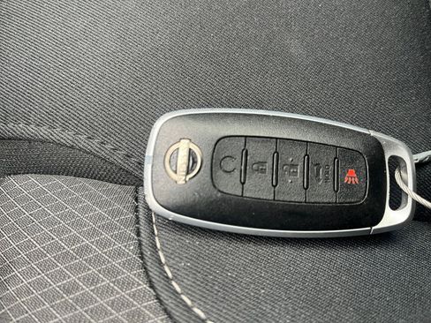 Used 2025 Nissan Pathfinder SV FWD image 25