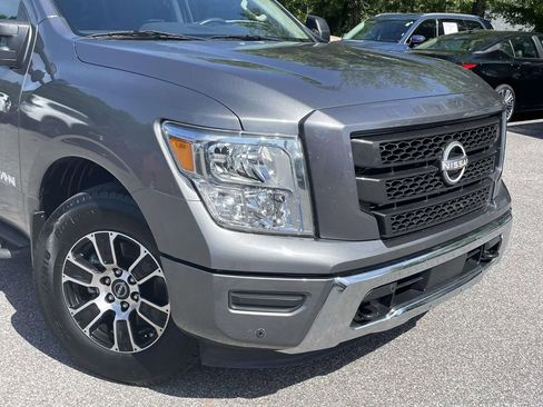 Used 2023 Nissan Titan SV w/ SV Convenience Package RWD image 9