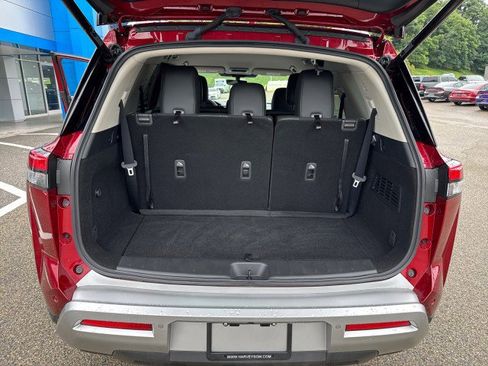 Used 2024 Nissan Pathfinder SL image 11