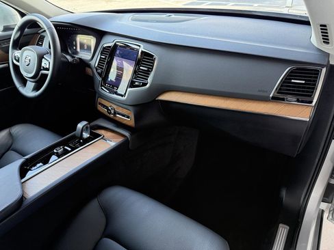 Used 2024 Volvo XC90 B6 Plus image 31