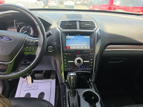 Used 2018 Ford Explorer Limited w/ Equipment Group 301A AWD/4WD image 9