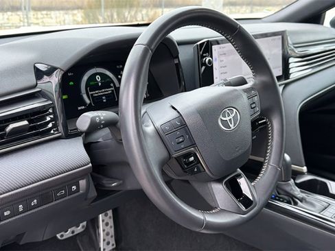 Used 2025 Toyota Camry SE image 22