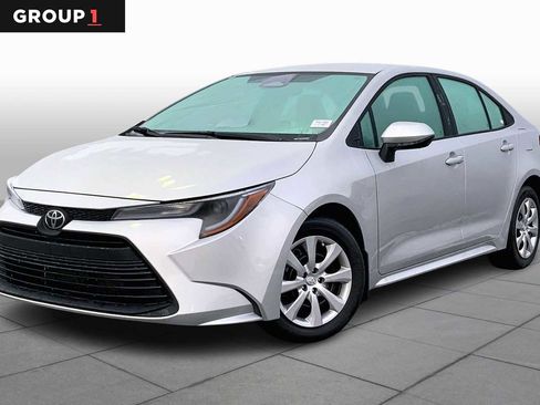 Used 2026 Toyota Corolla LE image 1