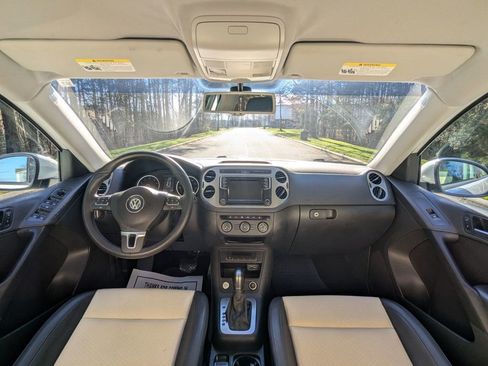 Used 2017 Volkswagen Tiguan S image 19