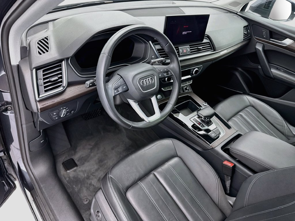 Used 2023 Audi Q5 2.0T Premium Plus w/ Premium Plus Package AWD/4WD image 9