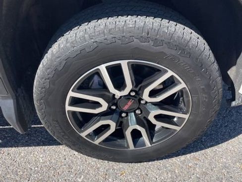 Used 2024 GMC Sierra 1500 AT4 w/ Technology Package image 7