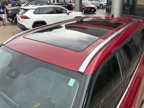 Used 2020 Toyota Highlander Platinum AWD/4WD image 11
