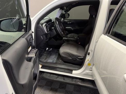 Used 2019 Toyota Tacoma TRD Off-Road image 13