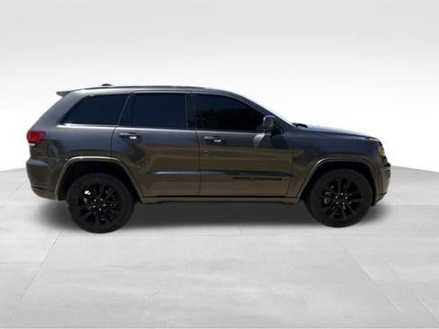 Used 2021 Jeep Grand Cherokee Laredo X AWD/4WD image 2