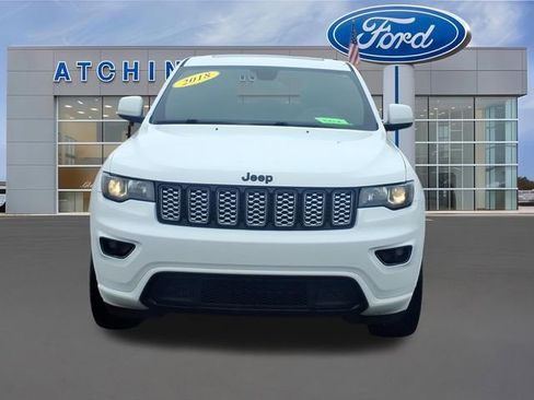 Used 2018 Jeep Grand Cherokee Altitude image 2