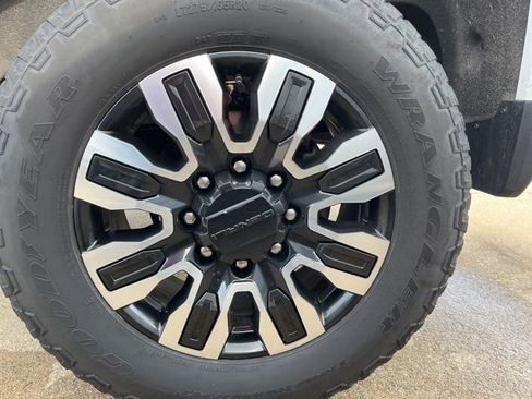 Used 2025 GMC Sierra 2500 Denali Ultimate image 25