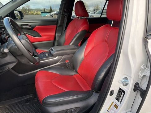Used 2023 Toyota Highlander XSE image 7