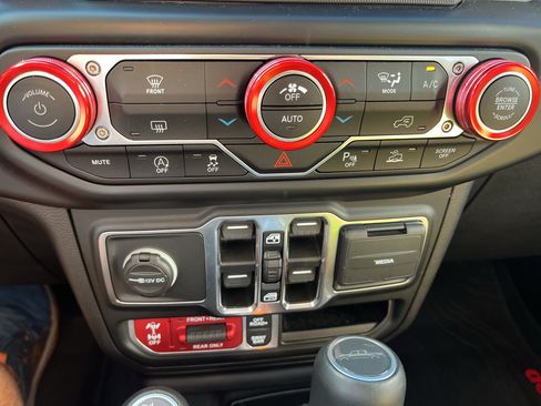 Used 2021 Jeep Gladiator Rubicon AWD/4WD image 21