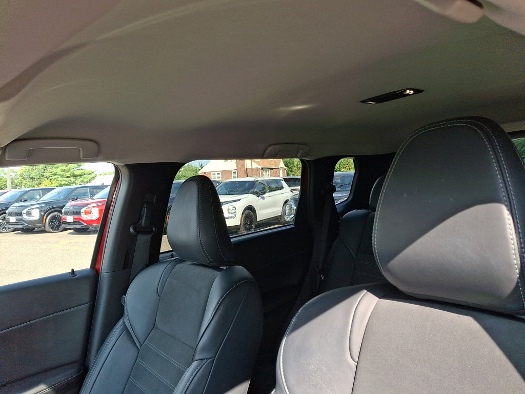 Used 2025 Mitsubishi Outlander SE AWD/4WD image 24