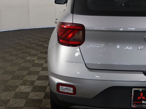 Used 2024 Hyundai Venue SEL image 13
