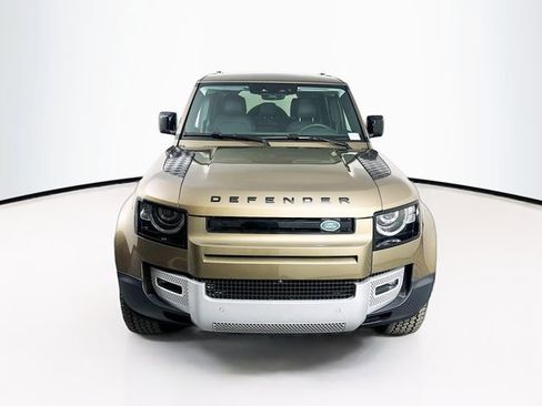 Used 2025 Land Rover Defender 110 S image 2