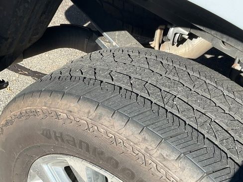 Used 2025 Ford F150 Lariat w/ Equipment Group 502A High image 11