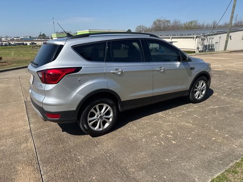 Used 2019 Ford Escape SEL image 9