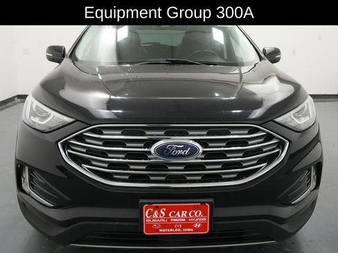 Used 2019 Ford Edge Titanium w/ Cold Weather Package AWD/4WD image 2