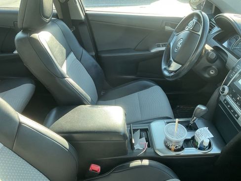 Used 2014 Toyota Camry SE image 3
