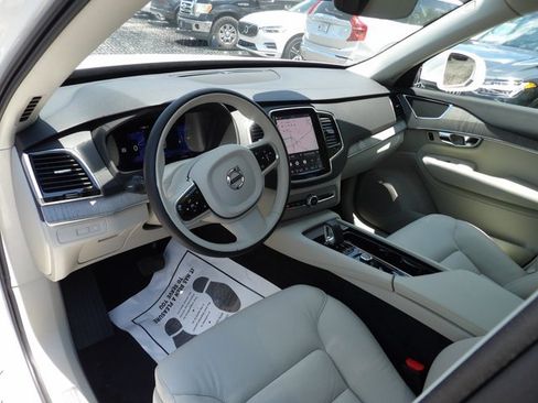 Certified 2025 Volvo XC90 T8 Plus AWD/4WD image 10