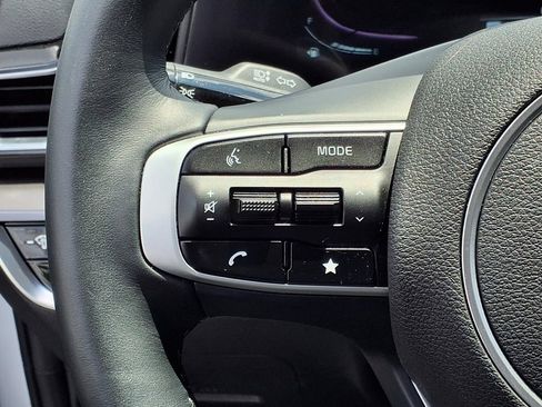 Used 2025 Kia Sportage EX FWD image 15