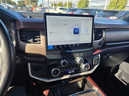 Used 2024 Ford Expedition Limited image 28