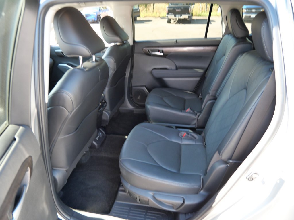 Used 2023 Toyota Highlander Platinum AWD/4WD image 11