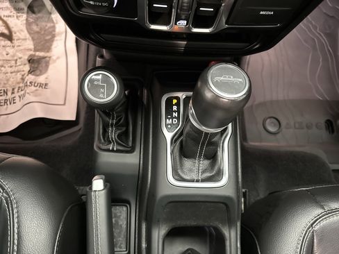 Used 2021 Jeep Gladiator Overland w/ Uconnect 4C Nav & Sound Group image 38