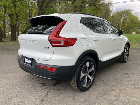 Used 2023 Volvo XC40 B5 Plus w/ Driver Assist Package AWD/4WD image 7