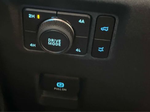 Used 2025 Ford Expedition Max Platinum w/ Platinum Ultimate Package AWD/4WD image 23