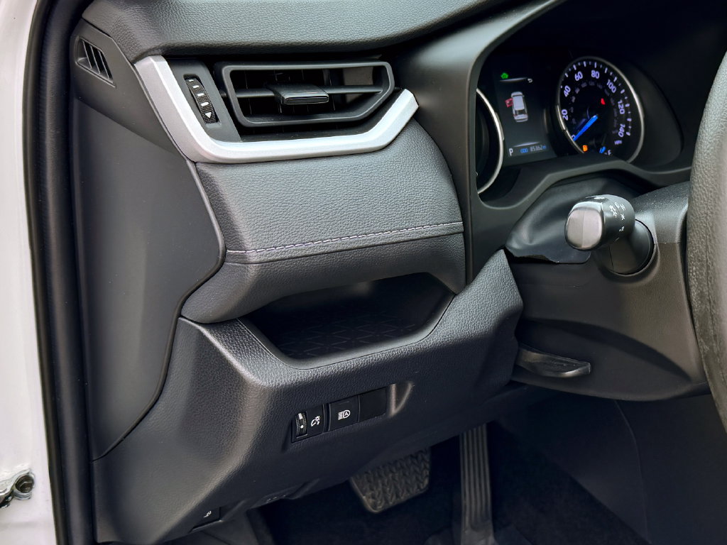 Used 2022 Toyota RAV4 LE AWD/4WD image 19