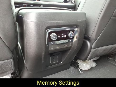 New 2026 Chevrolet Suburban Premier image 25